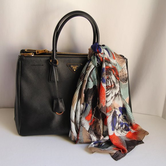 New & Tag Vince Camuto Long Rectangle Flower Scarf - Picture 14 of 14